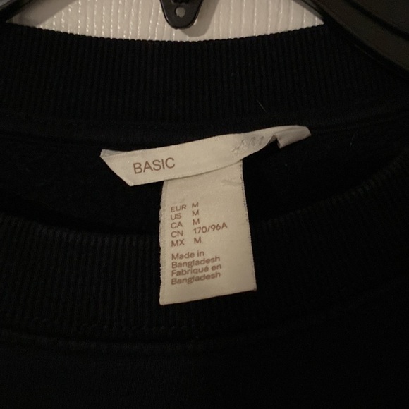 H&M Basic Black Crewneck - Picture 2 of 4